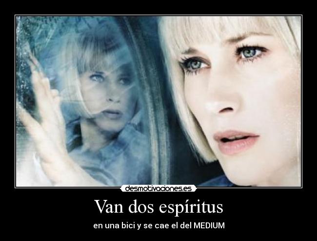 Van dos espíritus - en una bici y se cae el del MEDIUM