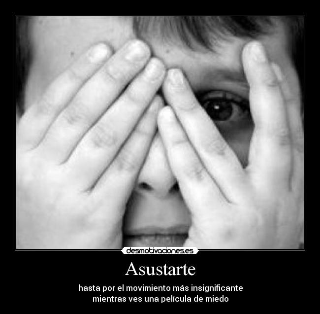 Asustarte - hasta por el movimiento más insignificante
mientras ves una película de miedo