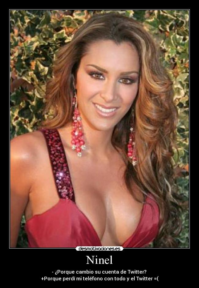 Ninel - - ¿Porque cambio su cuenta de Twitter?
+Porque perdí mi teléfono con todo y el Twitter =(