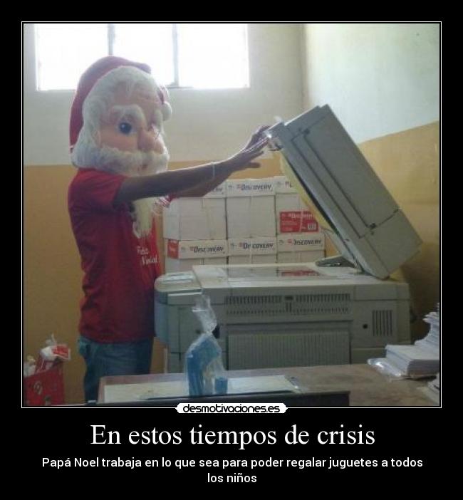 En estos tiempos de crisis - Papá Noel trabaja en lo que sea para poder regalar juguetes a todos los niños