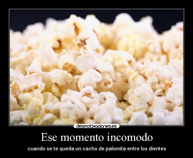 Ese momento incomodo - cuando se te queda un cacho de palomita entre los dientes