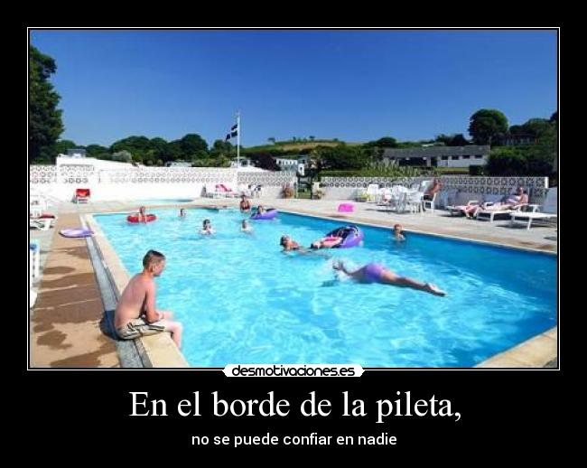 En el borde de la pileta, -