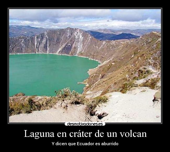 Laguna en cráter de un volcan - 