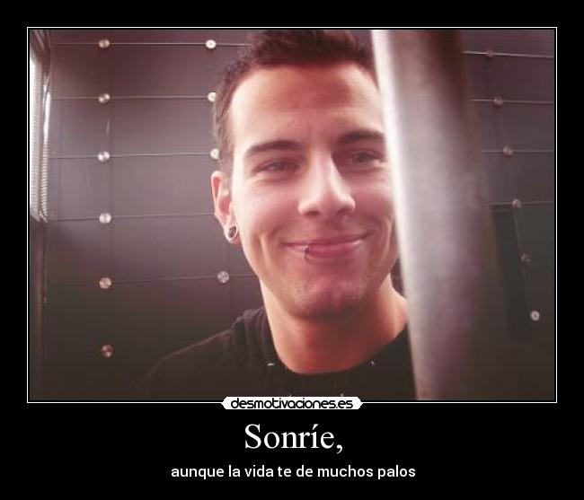 Sonríe, - aunque la vida te de muchos palos