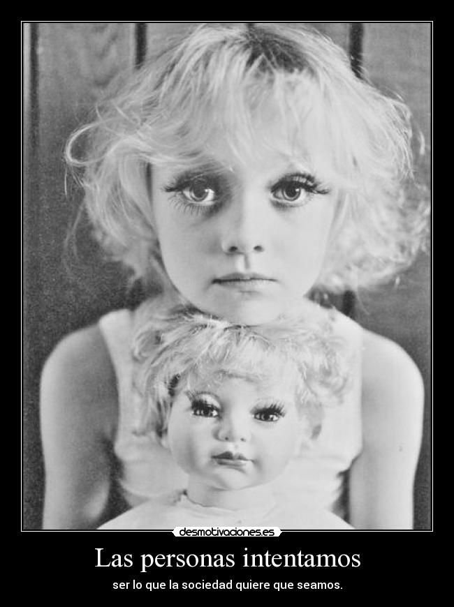 Las personas intentamos - ser lo que la sociedad quiere que seamos.