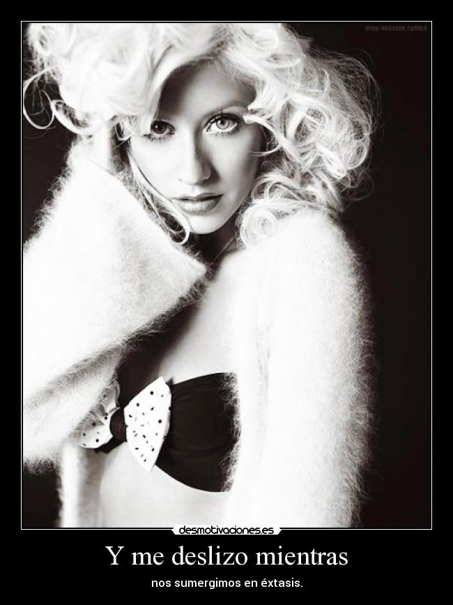 Y me deslizo mientras - nos sumergimos en éxtasis.