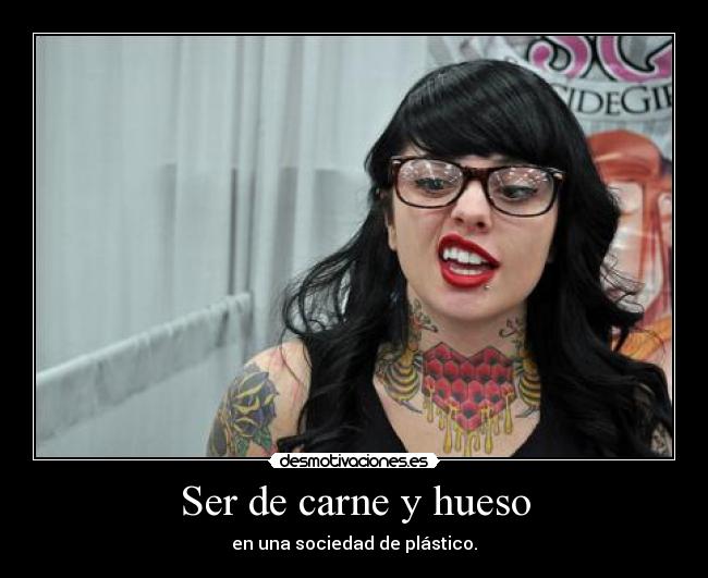 Ser de carne y hueso - en una sociedad de plástico.