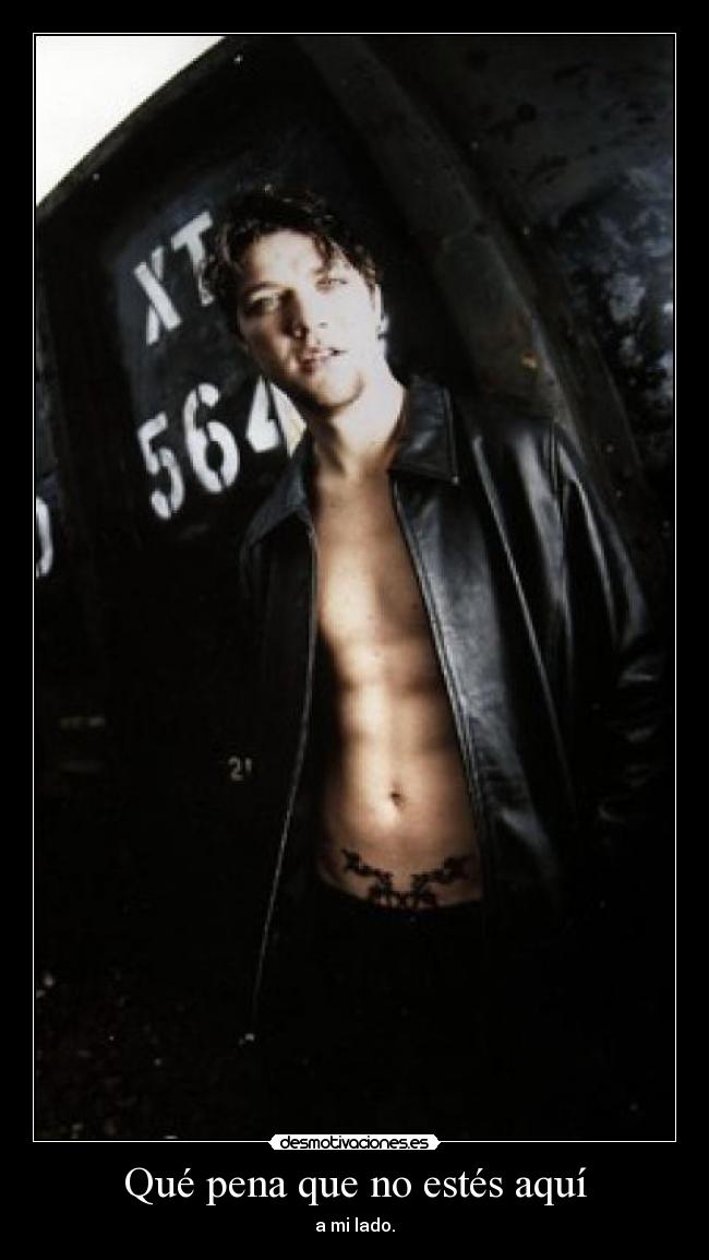 Qué pena que no estés aquí - a mi lado.
