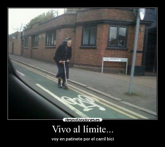 Vivo al límite... - voy en patinete por el carril bici