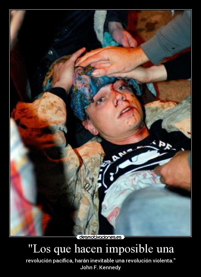 Los que hacen imposible una - revolución pacífica, harán inevitable una revolución violenta.
John F. Kennedy