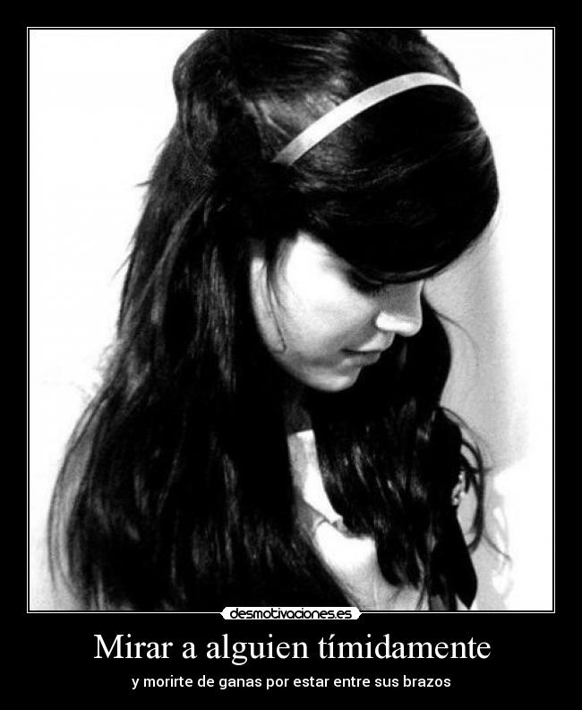 Mirar a alguien tímidamente -