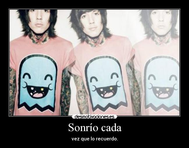 Sonrío cada - vez que lo recuerdo.