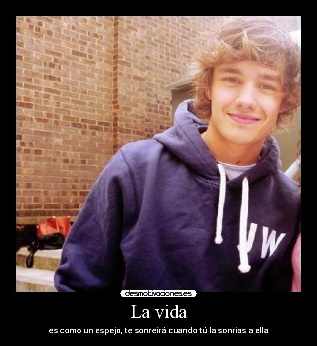 La vida - es como un espejo, te sonreirá cuando tú la sonrias a ella