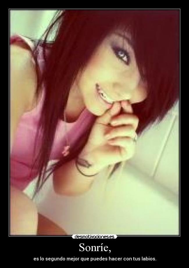 Sonríe, - es lo segundo mejor que puedes hacer con tus labios.