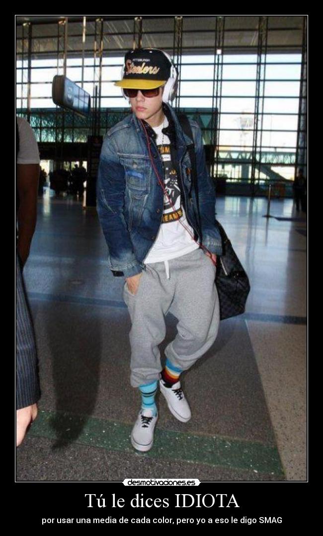 Tú le dices IDIOTA - por usar una media de cada color, pero yo a eso le digo SMAG