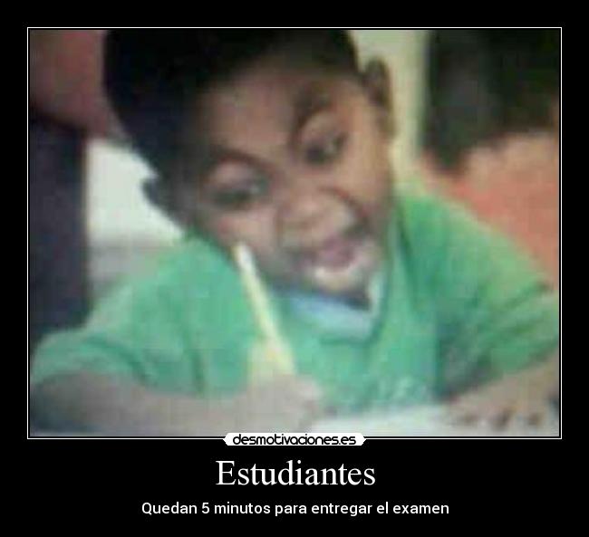 Estudiantes - Quedan 5 minutos para entregar el examen