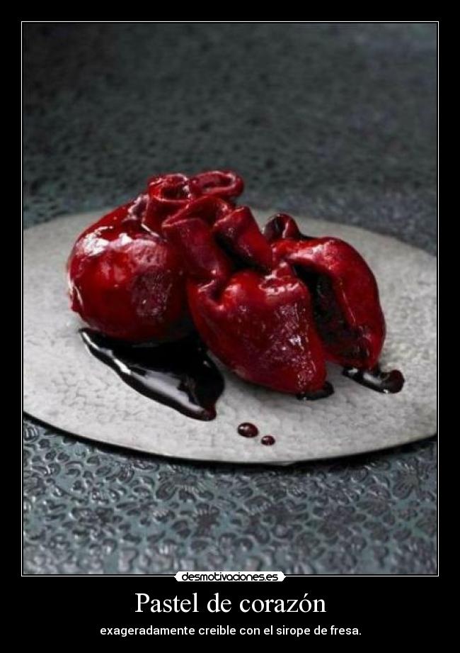 Pastel de corazón - exageradamente creible con el sirope de fresa.