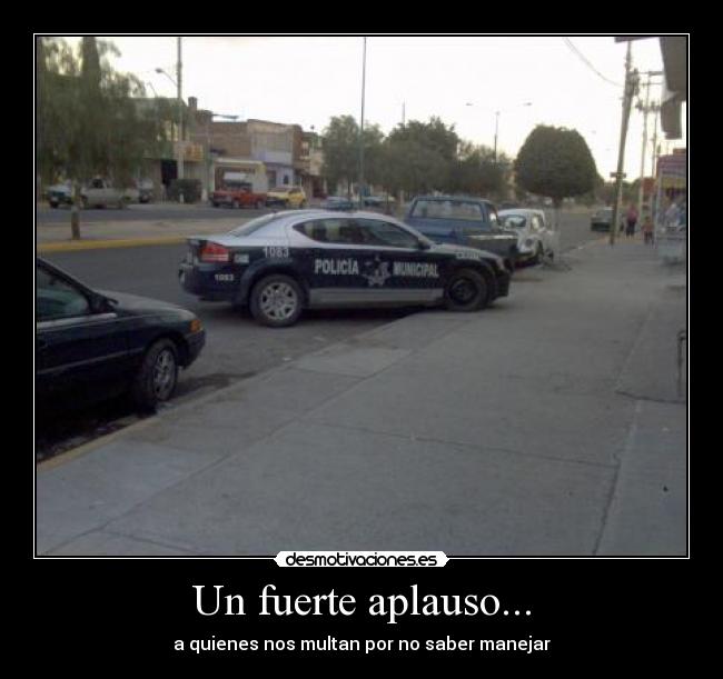 Un fuerte aplauso... -