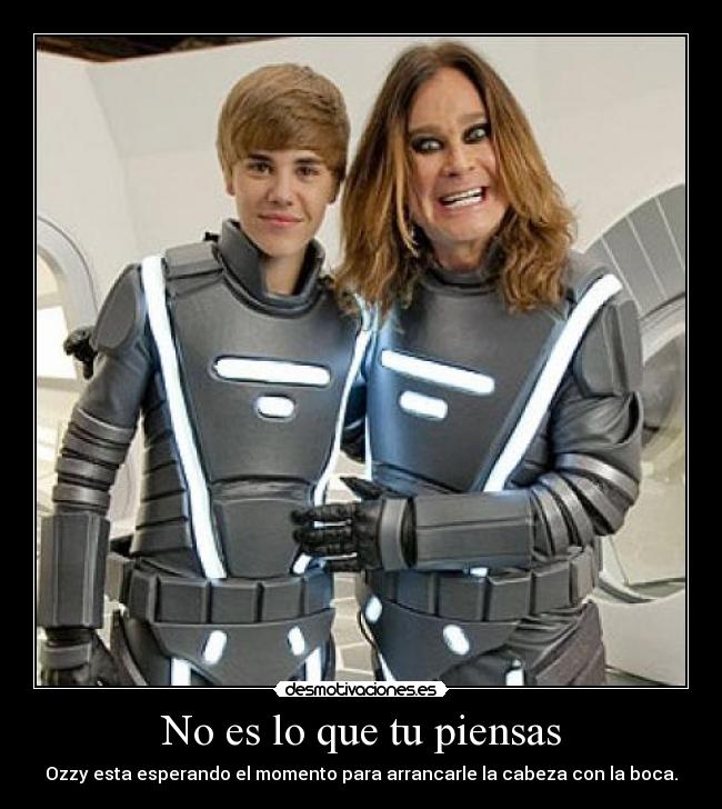 No es lo que tu piensas - Ozzy esta esperando el momento para arrancarle la cabeza con la boca.