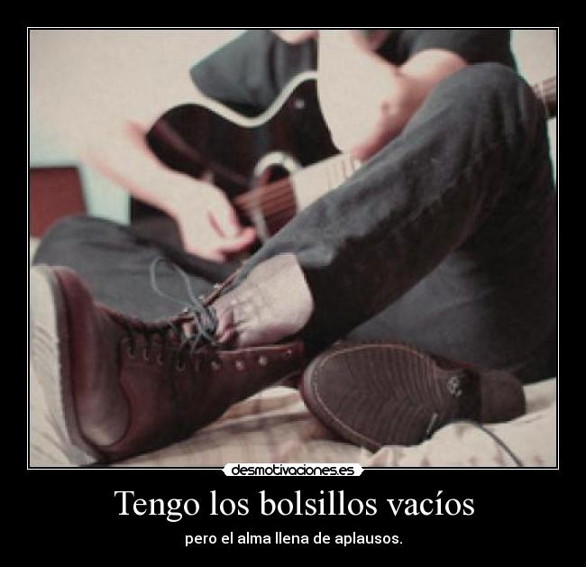 Tengo los bolsillos vacíos - pero el alma llena de aplausos.