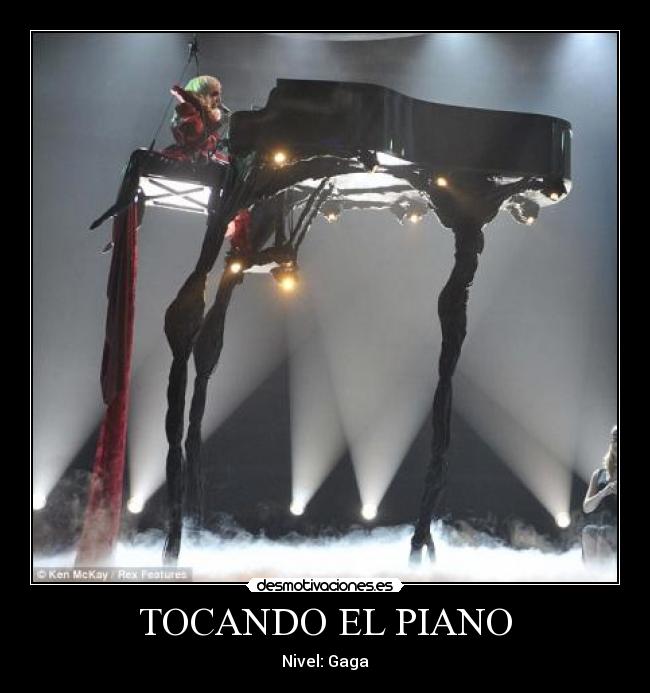 carteles lady piano gaga desmotivaciones