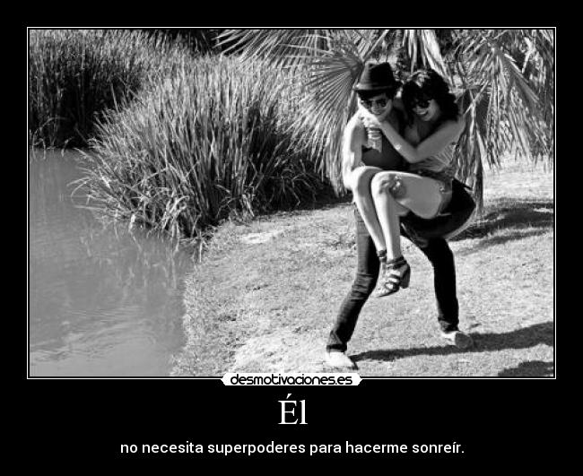Él - no necesita superpoderes para hacerme sonreír.