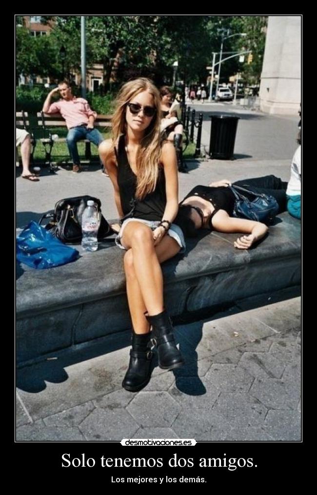 Solo tenemos dos amigos. - 