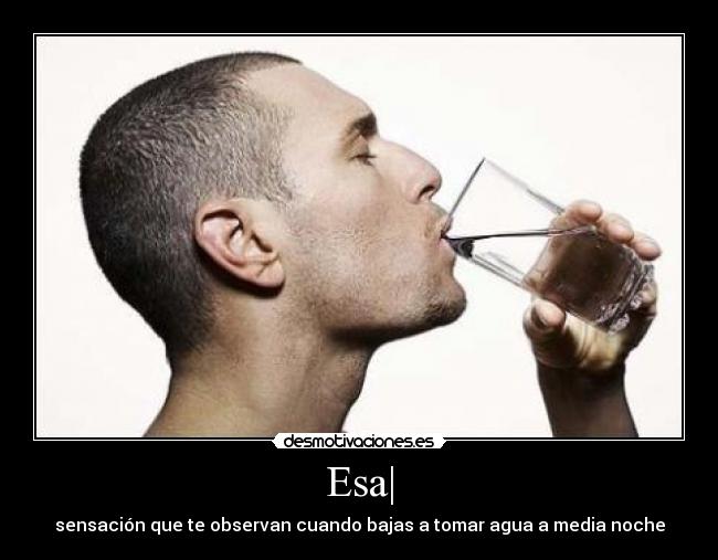 Esa| - sensación que te observan cuando bajas a tomar agua a media noche