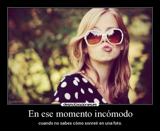 En ese momento incómodo - cuando no sabes cómo sonreír en una foto.