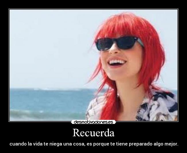 carteles sonriele vida desmotivaciones