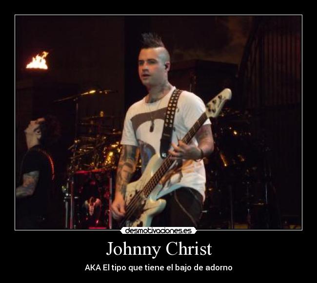 Johnny Christ - AKA El tipo que tiene el bajo de adorno
