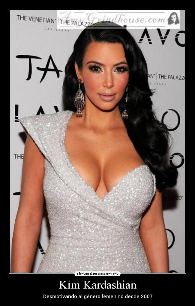 Kim Kardashian - 