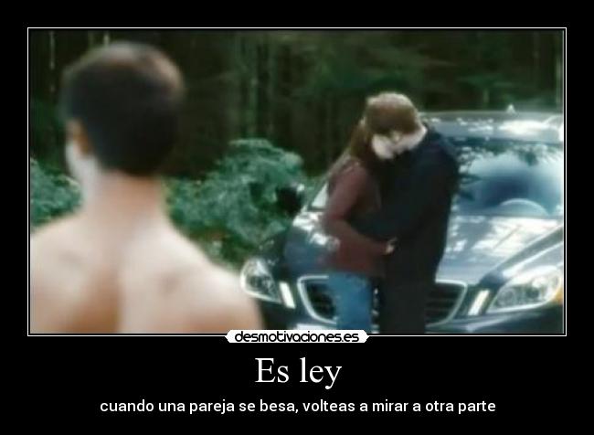 Es ley - cuando una pareja se besa, volteas a mirar a otra parte