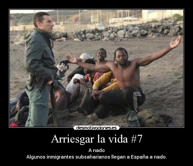 Arriesgar la vida #7 - A nado
Algunos inmigrantes subsaharianos llegan a España a nado.
