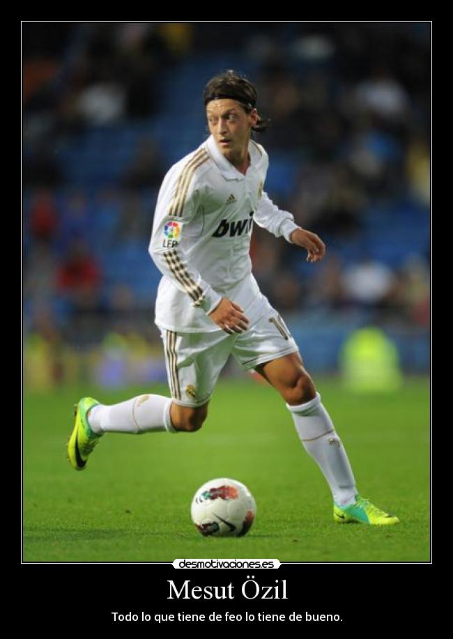 Mesut Özil - Todo lo que tiene de feo lo tiene de bueno.