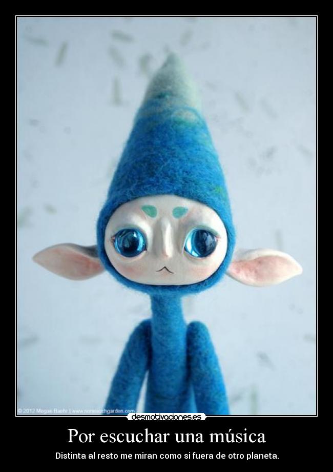 Por escuchar una música - Distinta al resto me miran como si fuera de otro planeta.