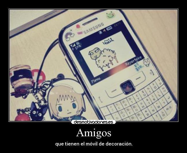 Amigos - que tienen el móvil de decoración.