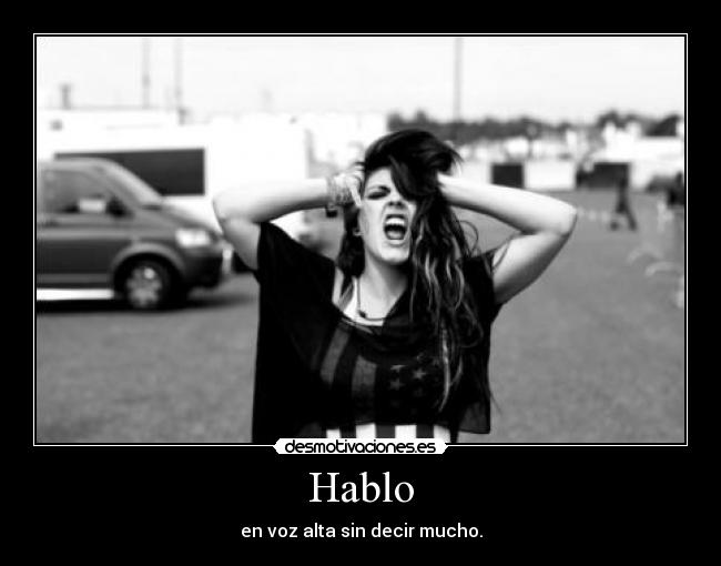 Hablo - en voz alta sin decir mucho.