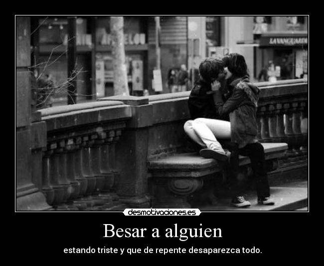 Besar a alguien -