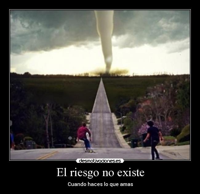 carteles hay nada como correr ese riesgo andando skateeguii94 desmotivaciones