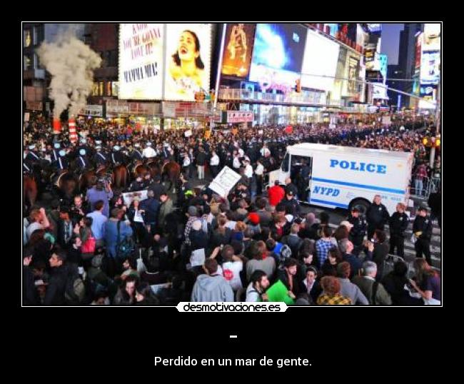 - - Perdido en un mar de gente.