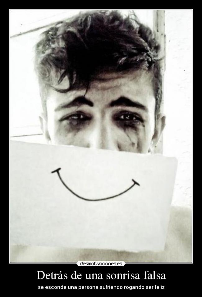 Detrás de una sonrisa falsa - se esconde una persona sufriendo rogando ser feliz