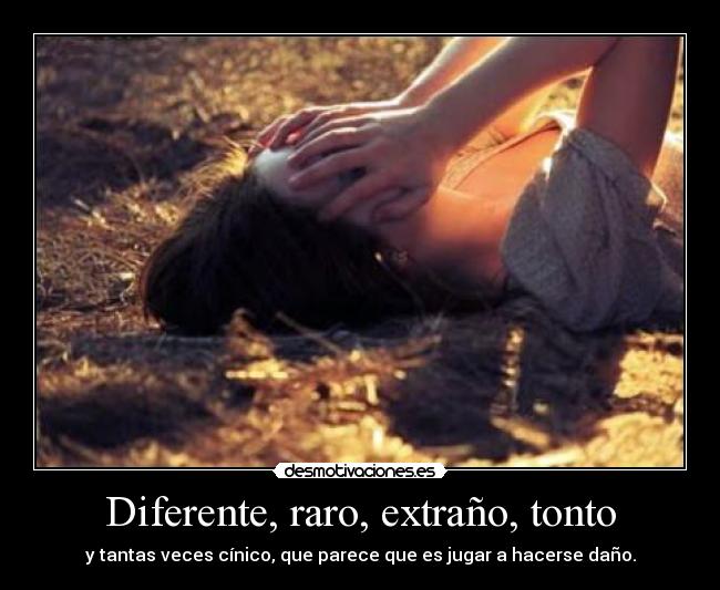 Diferente, raro, extraño, tonto -