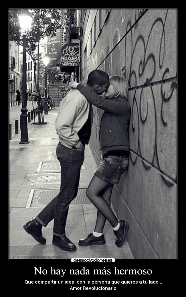 No hay nada más hermoso - Que compartir un ideal con la persona que quieres a tu lado...
Amor Revolucionario♥