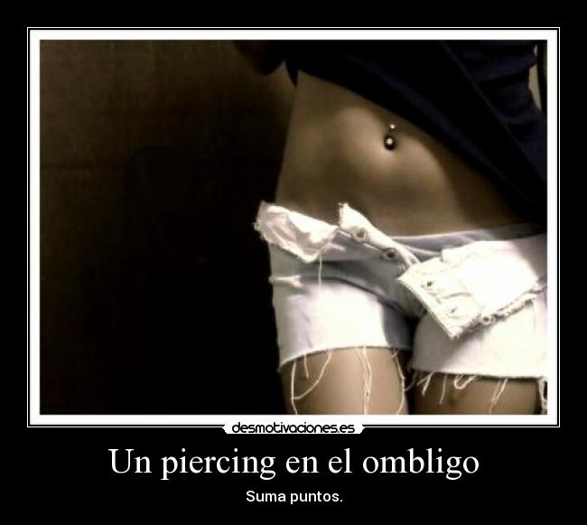 Un piercing en el ombligo -