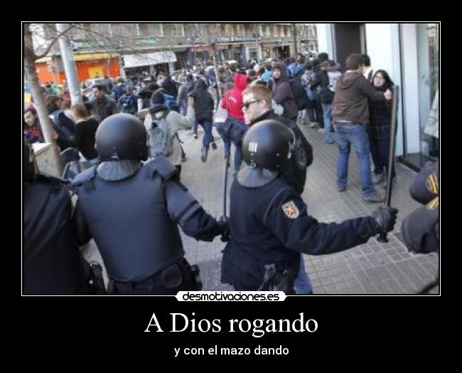 A Dios rogando - y con el mazo dando