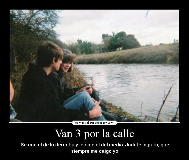 Van 3 por la calle - Se cae el de la derecha y le dice el del medio: Jodete jo puta, que siempre me caigo yo