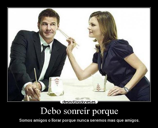 Debo sonreír porque -