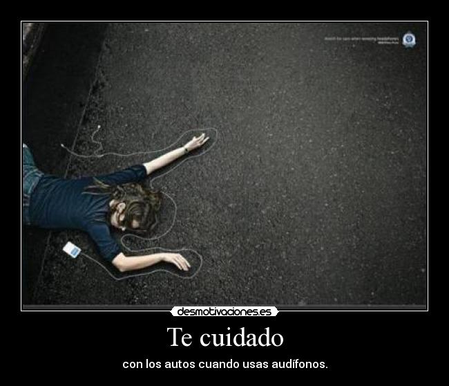 Te cuidado - con los autos cuando usas audífonos.