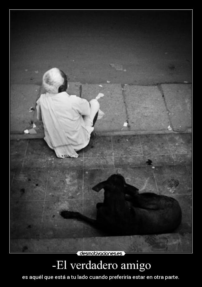 -El verdadero amigo - es aquél que está a tu lado cuando preferiría estar en otra parte. ♥